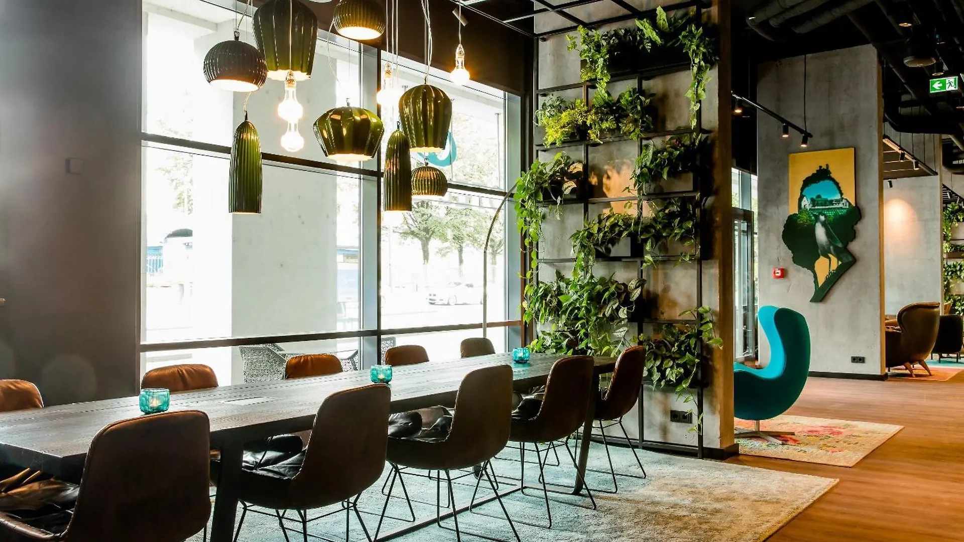 Motel One Muenchen-East Side contacts